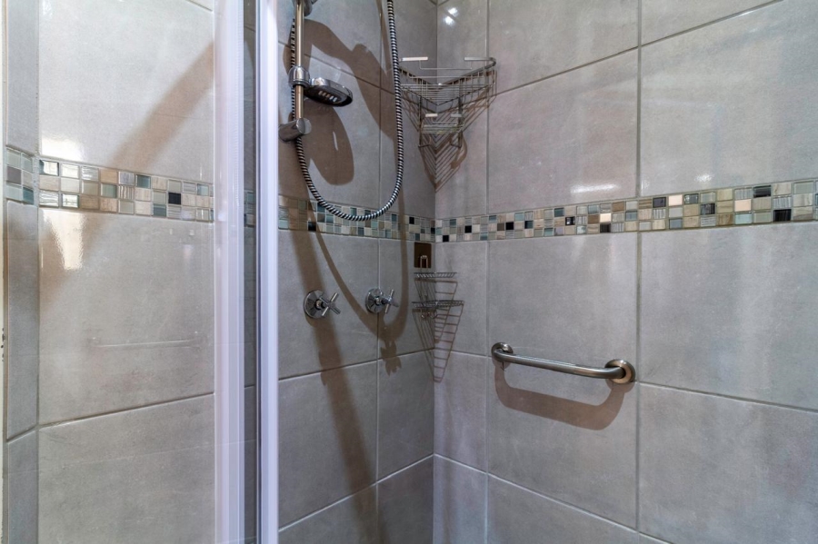 2 Bedroom Property for Sale in Helderkruin Gauteng