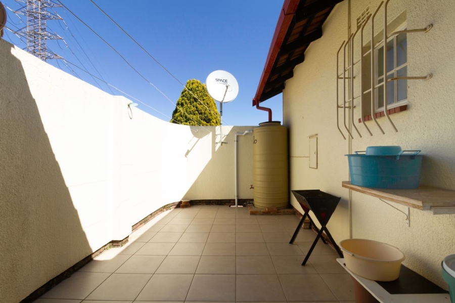 2 Bedroom Property for Sale in Helderkruin Gauteng