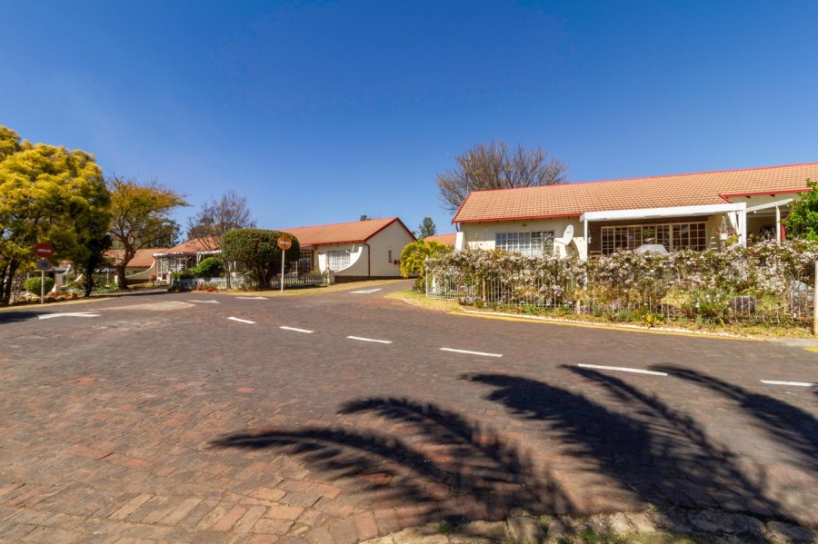 2 Bedroom Property for Sale in Helderkruin Gauteng