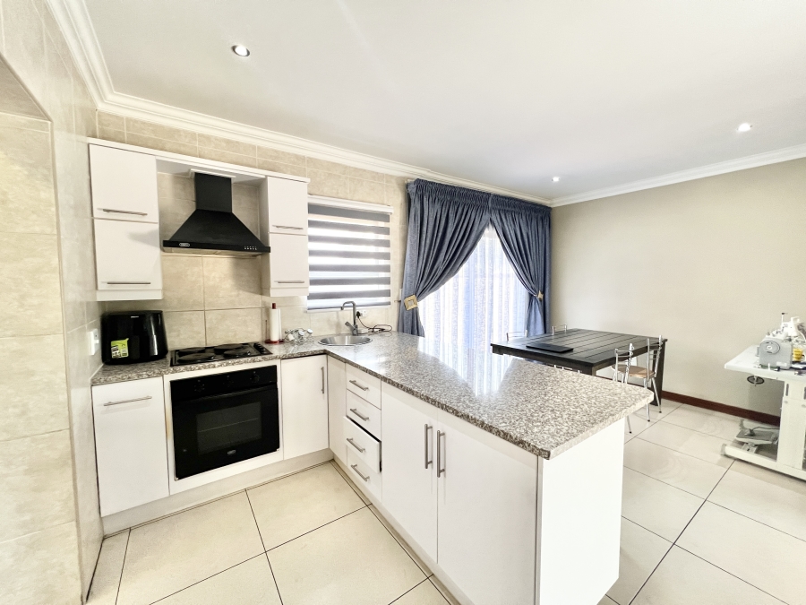 3 Bedroom Property for Sale in Thatchfield Estate Gauteng