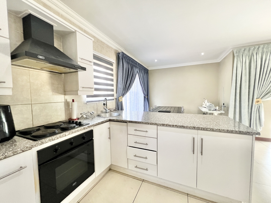 3 Bedroom Property for Sale in Thatchfield Estate Gauteng