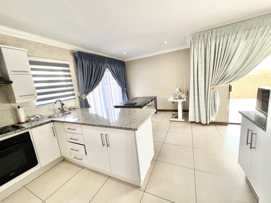 3 Bedroom Property for Sale in Thatchfield Estate Gauteng