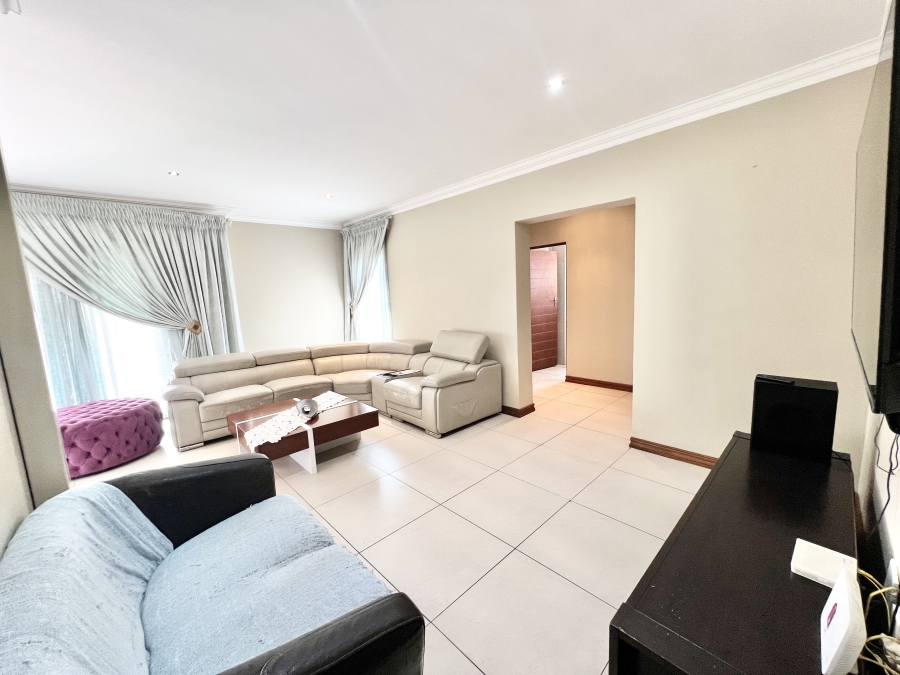 3 Bedroom Property for Sale in Thatchfield Estate Gauteng