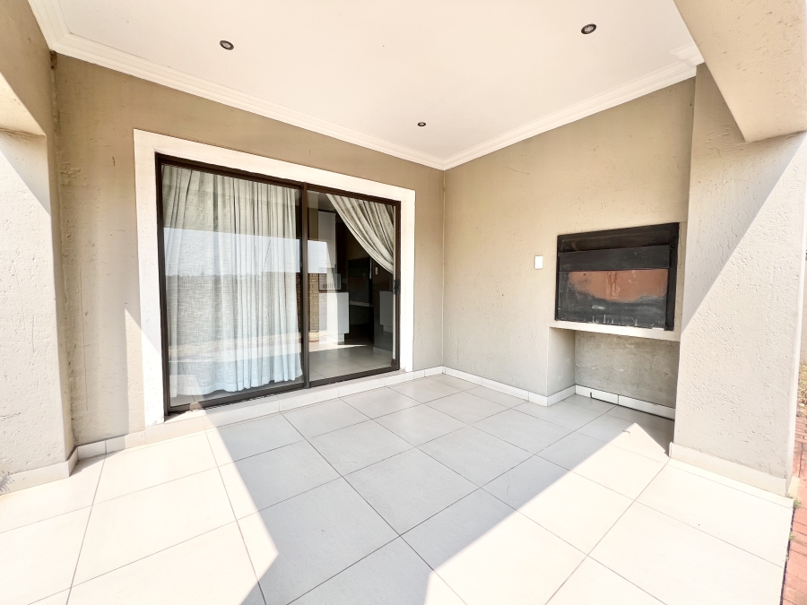 3 Bedroom Property for Sale in Thatchfield Estate Gauteng