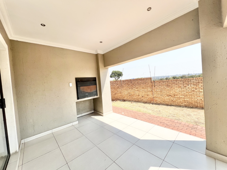 3 Bedroom Property for Sale in Thatchfield Estate Gauteng