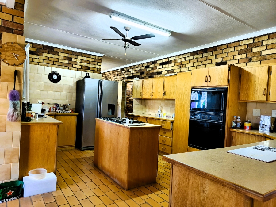7 Bedroom Property for Sale in Bashewa A H Gauteng