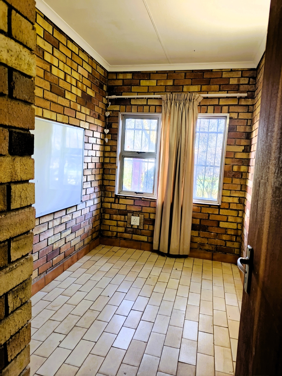 7 Bedroom Property for Sale in Bashewa A H Gauteng
