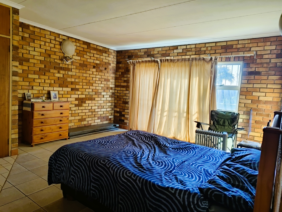 7 Bedroom Property for Sale in Bashewa A H Gauteng