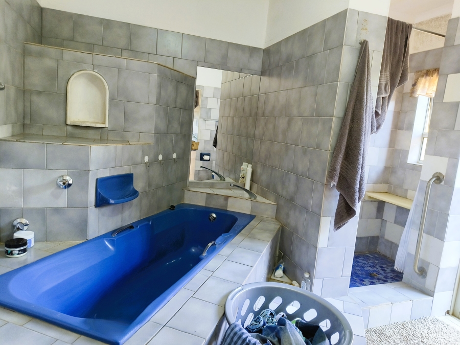 7 Bedroom Property for Sale in Bashewa A H Gauteng