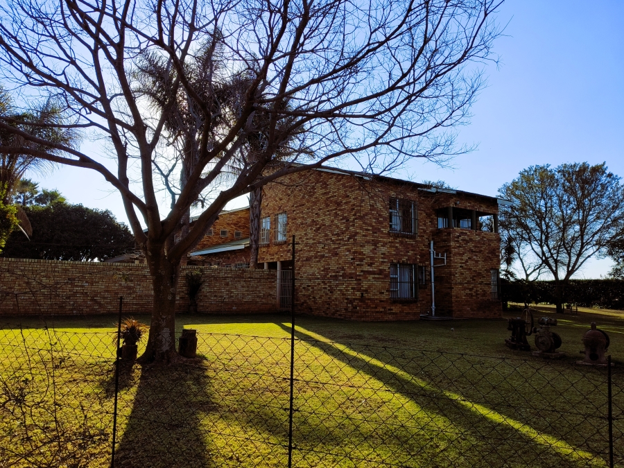 7 Bedroom Property for Sale in Bashewa A H Gauteng