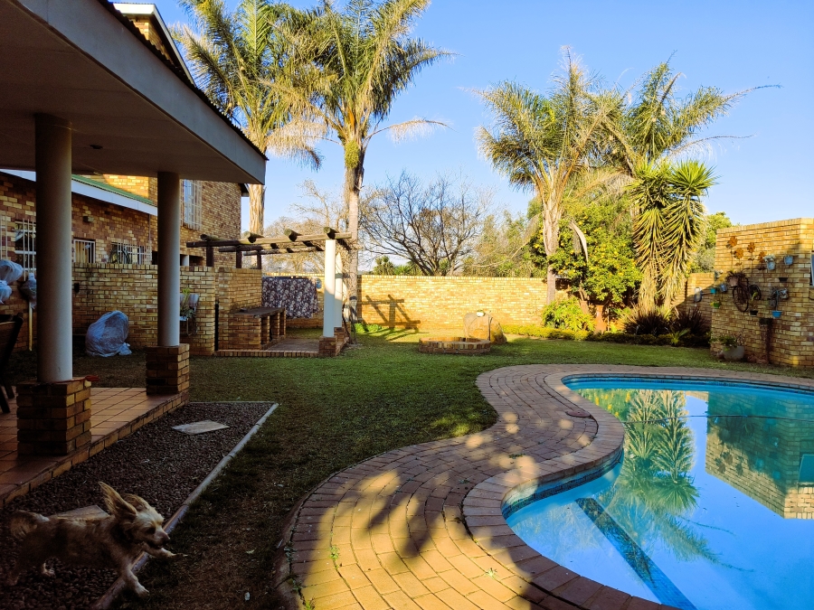 7 Bedroom Property for Sale in Bashewa A H Gauteng