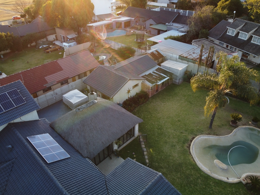 5 Bedroom Property for Sale in Brackenhurst Gauteng