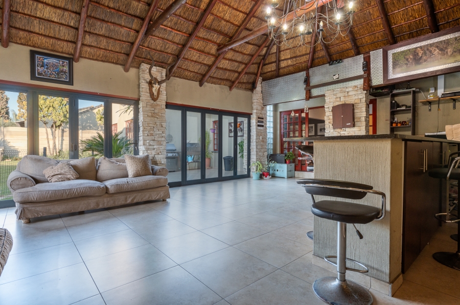 5 Bedroom Property for Sale in Brackenhurst Gauteng