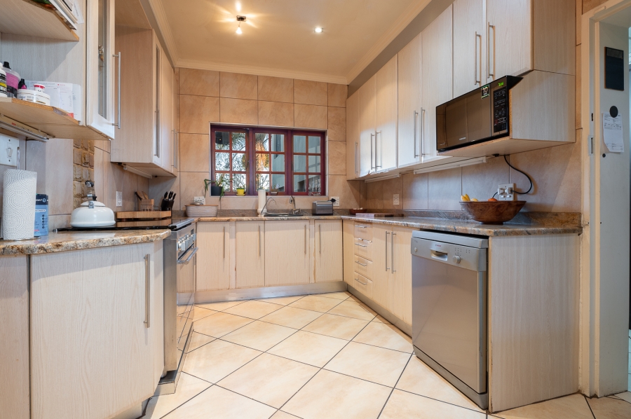 5 Bedroom Property for Sale in Brackenhurst Gauteng