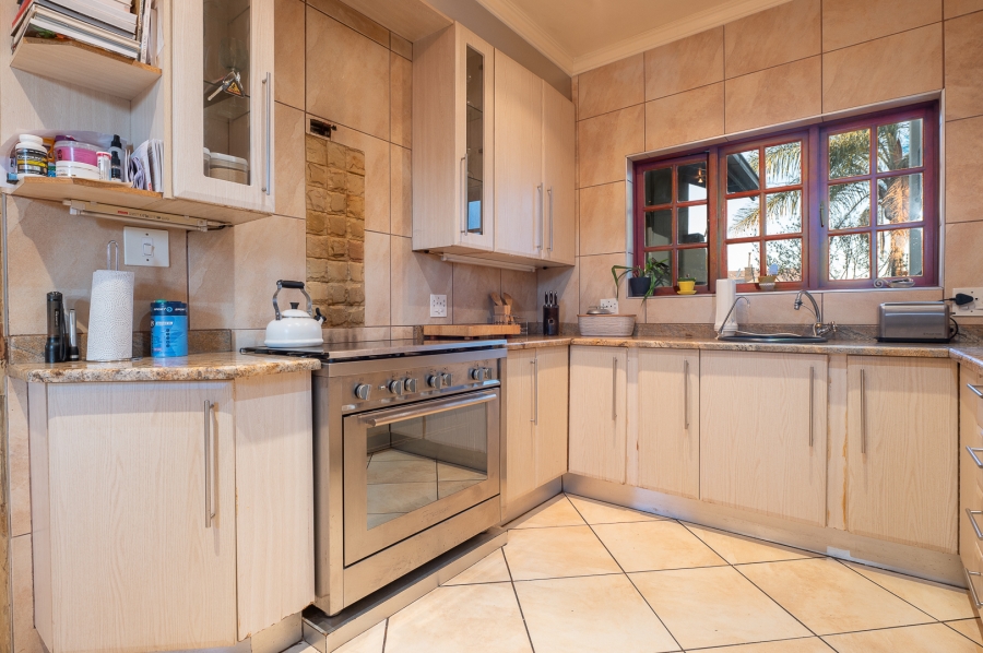 5 Bedroom Property for Sale in Brackenhurst Gauteng