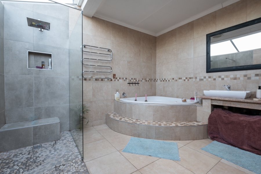 5 Bedroom Property for Sale in Brackenhurst Gauteng