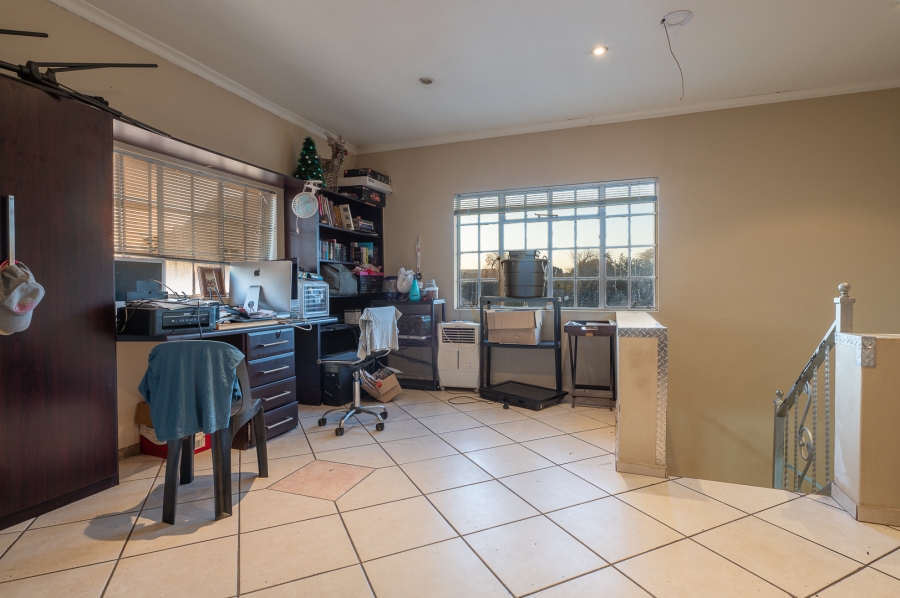 5 Bedroom Property for Sale in Brackenhurst Gauteng