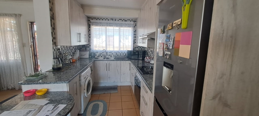 3 Bedroom Property for Sale in Bonaero Park Gauteng