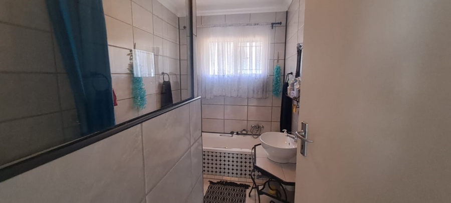 3 Bedroom Property for Sale in Bonaero Park Gauteng