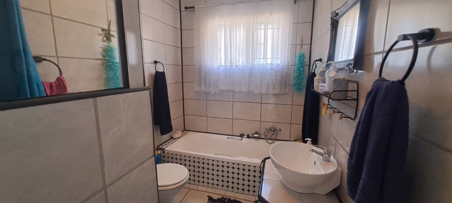 3 Bedroom Property for Sale in Bonaero Park Gauteng
