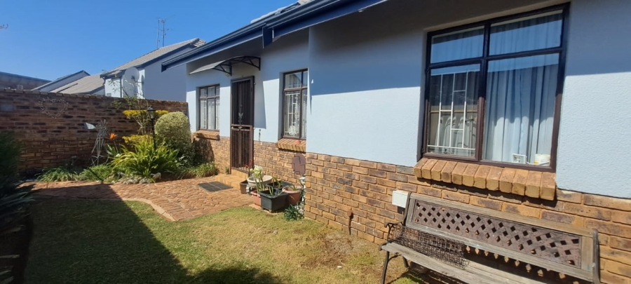 3 Bedroom Property for Sale in Bonaero Park Gauteng