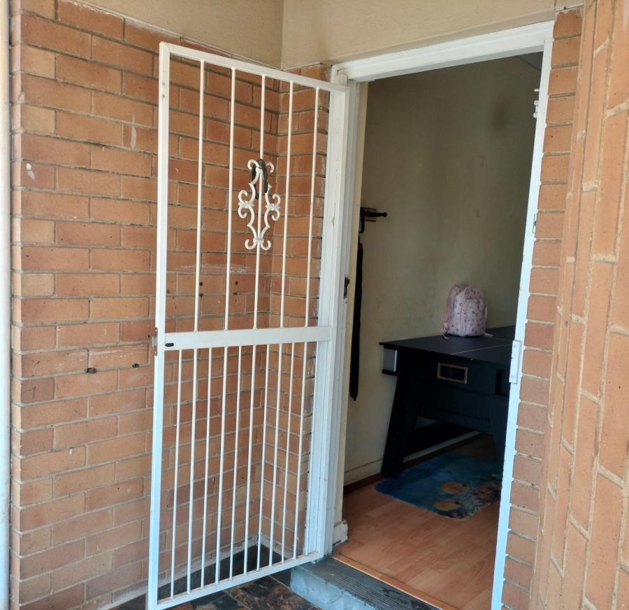 To Let 3 Bedroom Property for Rent in Roseacre Gauteng