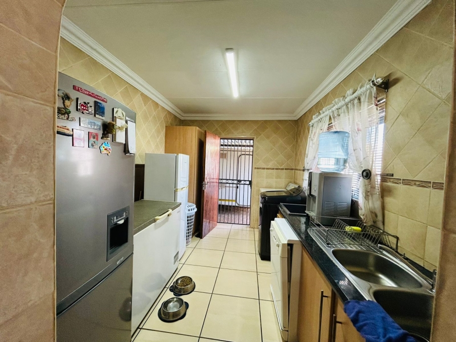 4 Bedroom Property for Sale in Strubenvale Gauteng