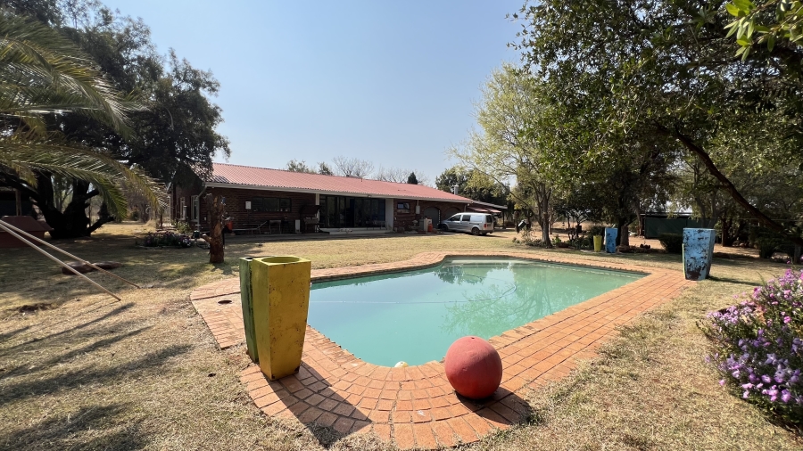 3 Bedroom Property for Sale in Hekpoort Gauteng