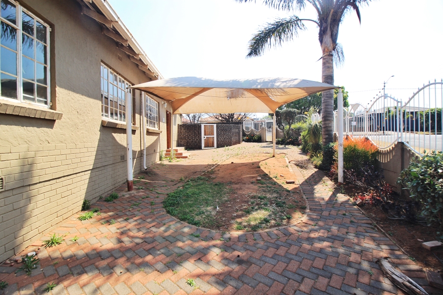 To Let 4 Bedroom Property for Rent in Sunnyridge Gauteng