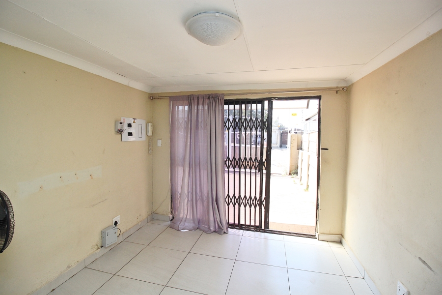 To Let 4 Bedroom Property for Rent in Sunnyridge Gauteng