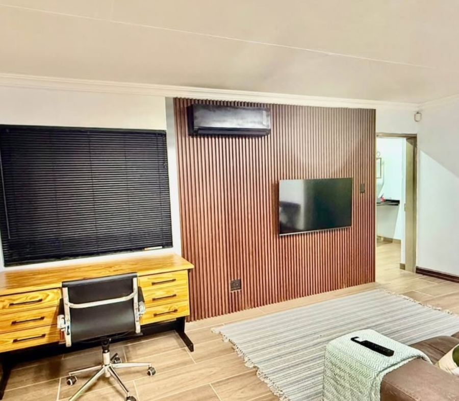 To Let 1 Bedroom Property for Rent in Glen Austin Gauteng
