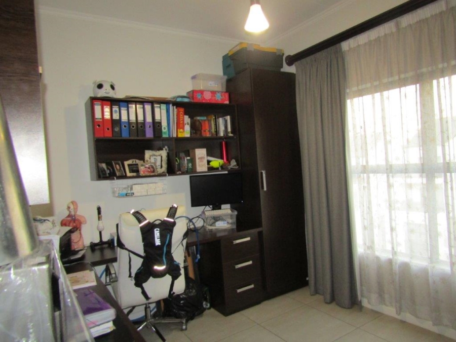 2 Bedroom Property for Sale in Greenstone Hill Gauteng