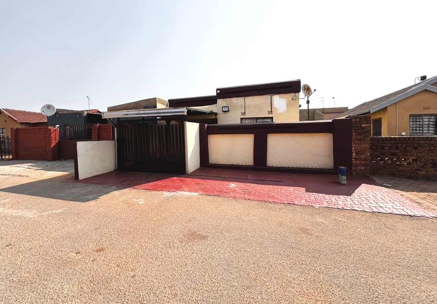 2 Bedroom Property for Sale in Ililiba Gauteng
