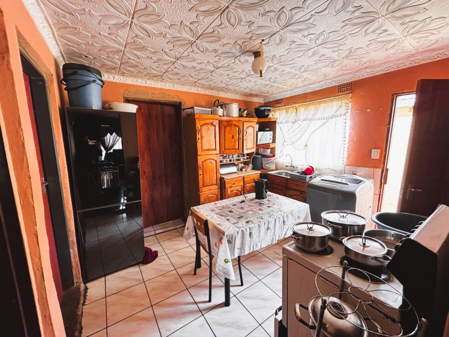 2 Bedroom Property for Sale in Ililiba Gauteng