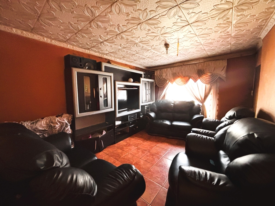 2 Bedroom Property for Sale in Ililiba Gauteng