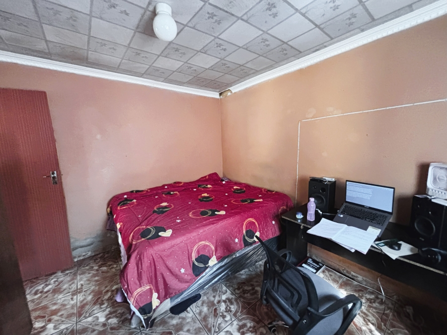 2 Bedroom Property for Sale in Ililiba Gauteng
