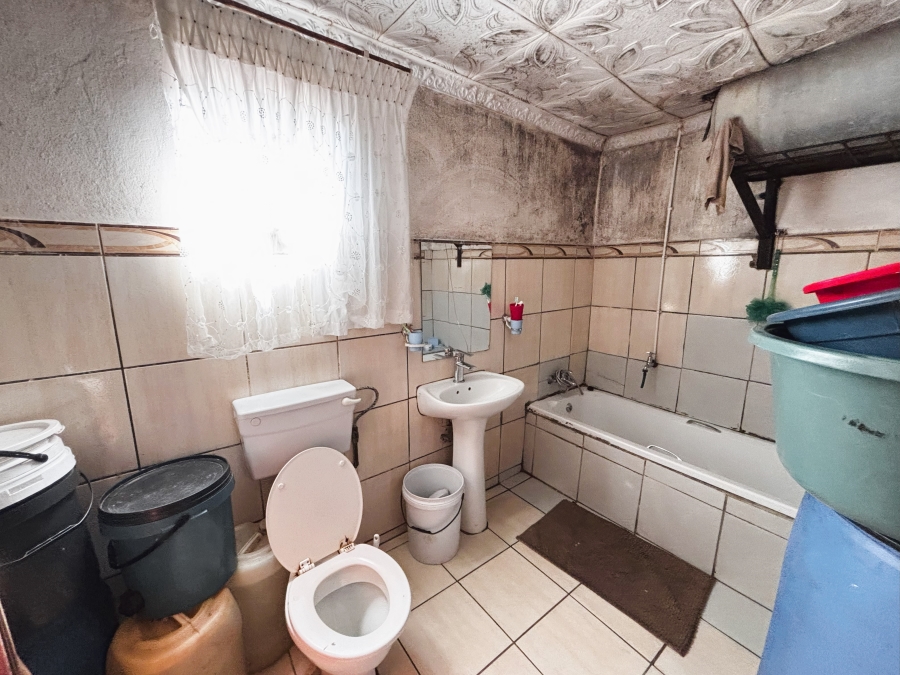 2 Bedroom Property for Sale in Ililiba Gauteng