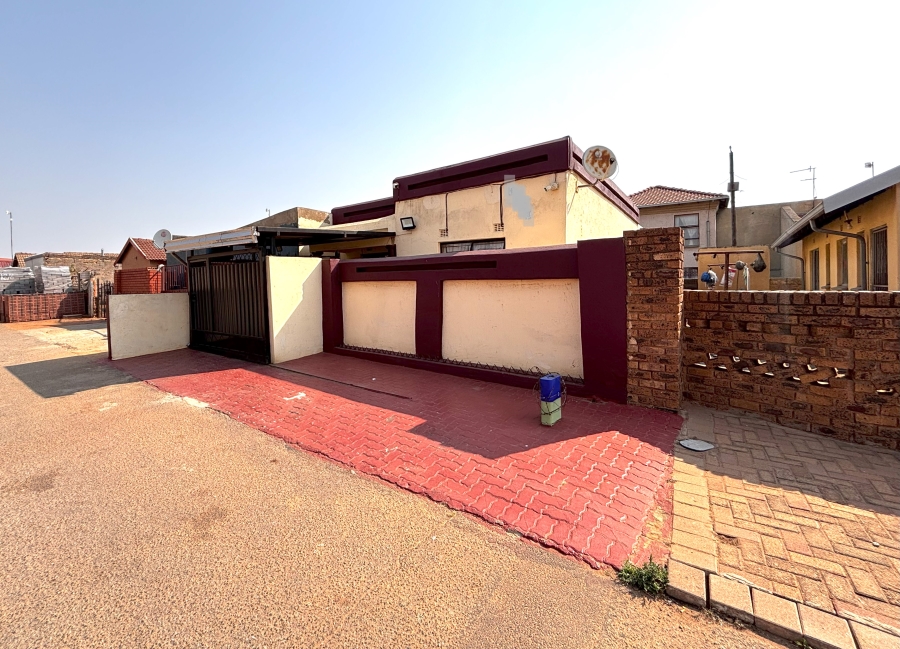 2 Bedroom Property for Sale in Ililiba Gauteng