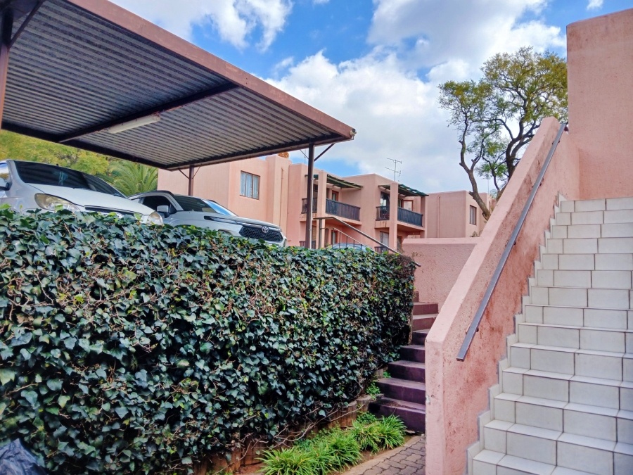 2 Bedroom Property for Sale in Little Falls Gauteng