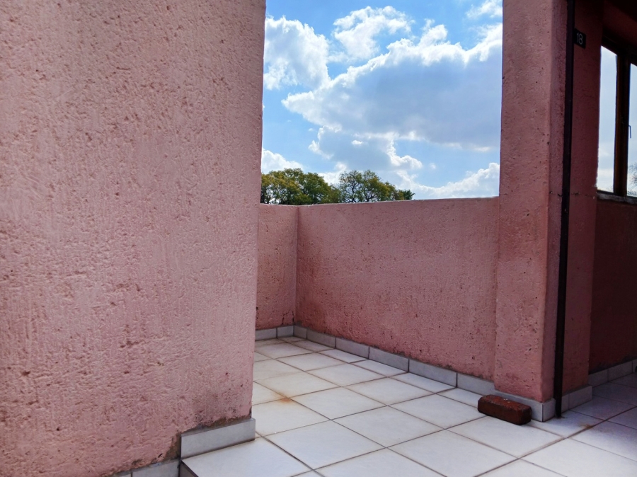 2 Bedroom Property for Sale in Little Falls Gauteng