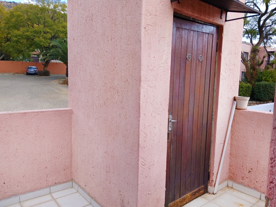 2 Bedroom Property for Sale in Little Falls Gauteng