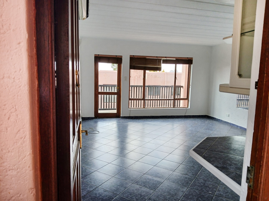 2 Bedroom Property for Sale in Little Falls Gauteng