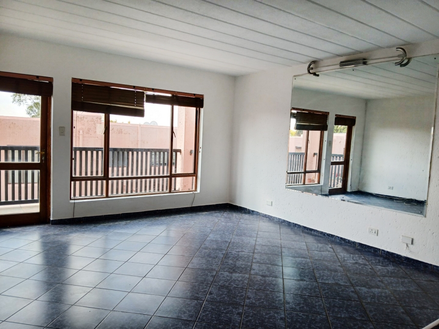 2 Bedroom Property for Sale in Little Falls Gauteng