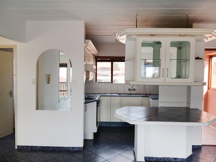 2 Bedroom Property for Sale in Little Falls Gauteng