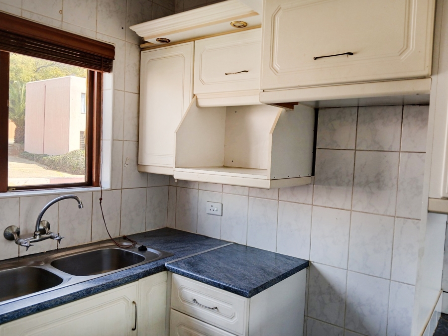2 Bedroom Property for Sale in Little Falls Gauteng