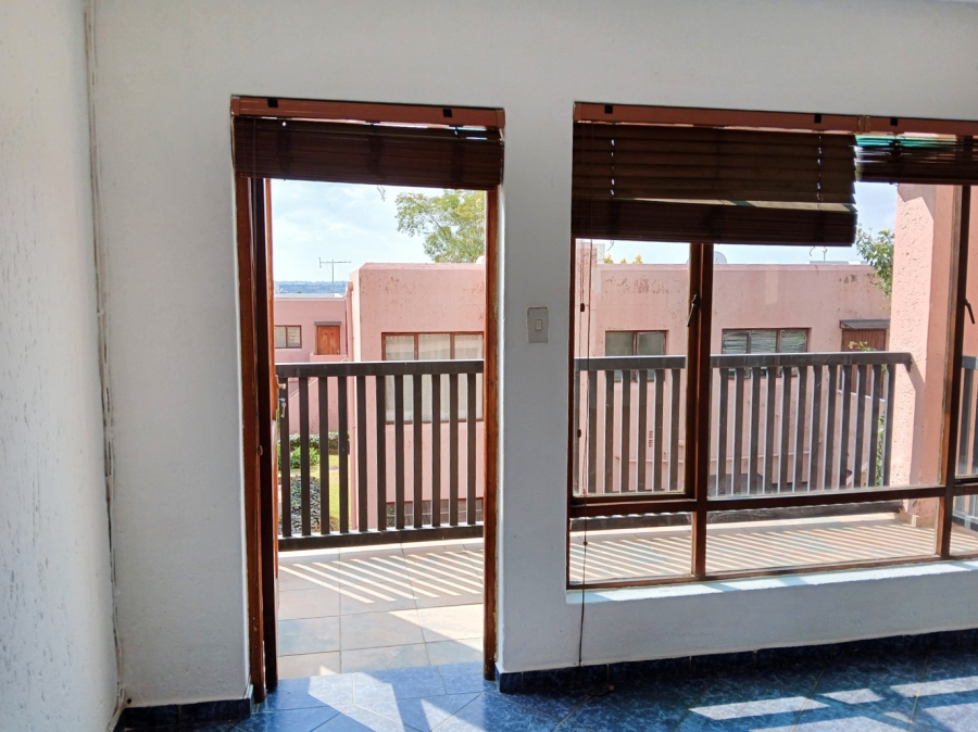 2 Bedroom Property for Sale in Little Falls Gauteng