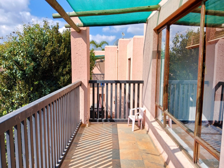 2 Bedroom Property for Sale in Little Falls Gauteng