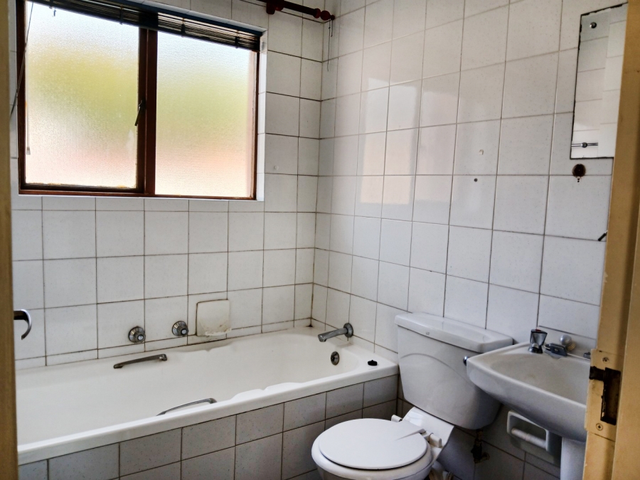 2 Bedroom Property for Sale in Little Falls Gauteng