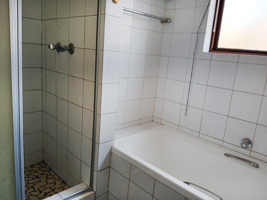 2 Bedroom Property for Sale in Little Falls Gauteng