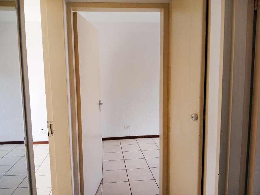 2 Bedroom Property for Sale in Little Falls Gauteng